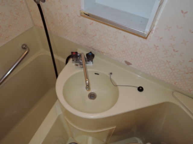 洗面設備　浴室内に洗面台付き！