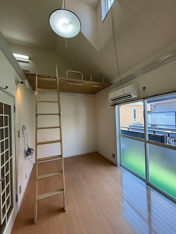 居室・リビング　※同間取り別号室の写真です