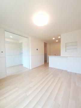 居室・リビング　対面キッチン仕様のLDK