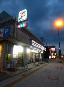 コンビニ　セブンイレブン板橋志村橋店（コンビニ）まで204m