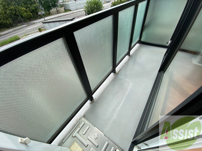 バルコニー　バルコニーは幅があり、広い印象を受けました。