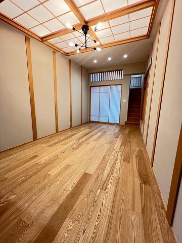 居室・リビング　こちらの居間で趣味の時間をお楽しみください