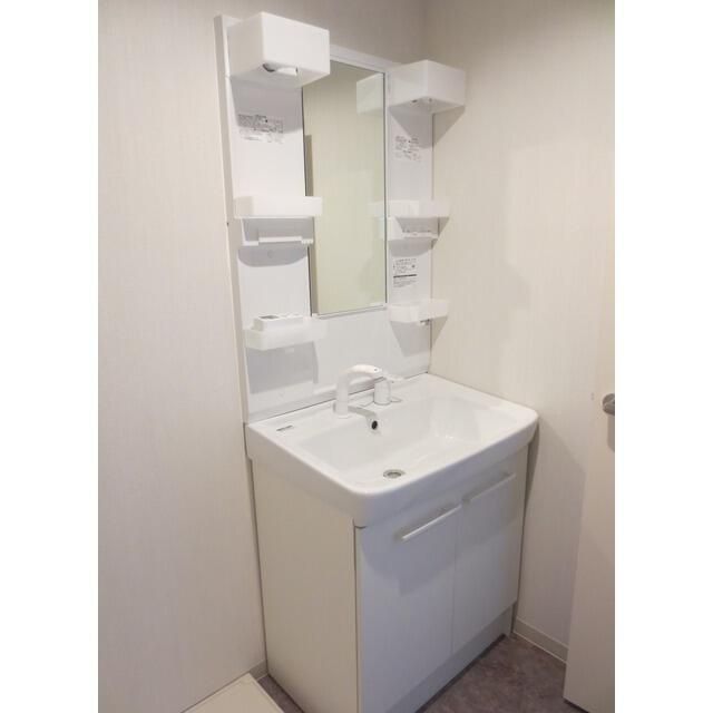 洗面設備　朝の身支度に便利な独立洗面台☆