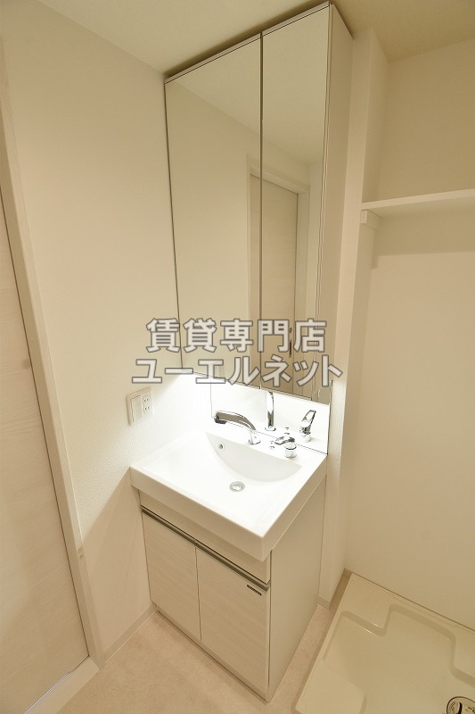 洗面設備　シャワー付洗面台