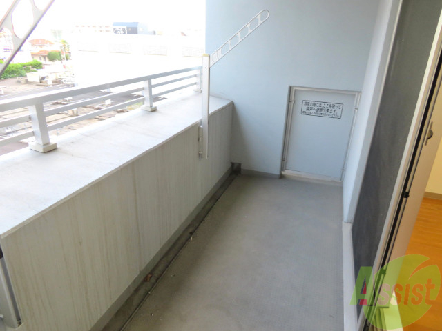 バルコニー　バルコニーは広々としていました。洗濯物もはかどりそうです。