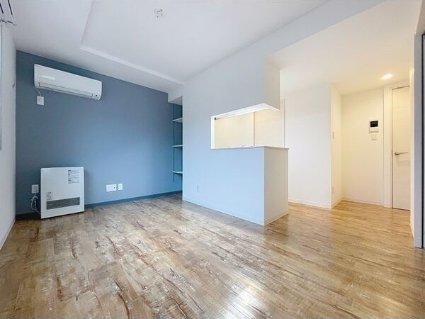 居室・リビング　明るい居間で気持ちまで明るくなりますね！