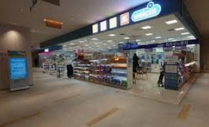 ドラックストア　ウエルシア大宮門街EAST店（ドラッグストア）まで552m