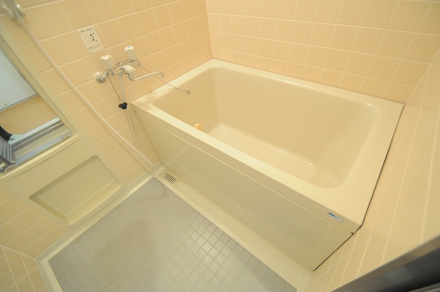 バス・シャワールーム　※別部屋参考写真