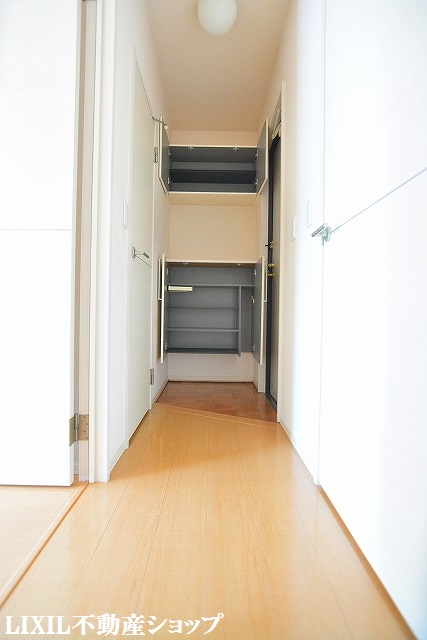 玄関　玄関ホールと玄関収納です。