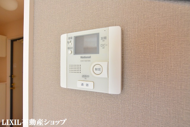 セキュリティ　来訪者の確認が出来るモニター付インターホンです。