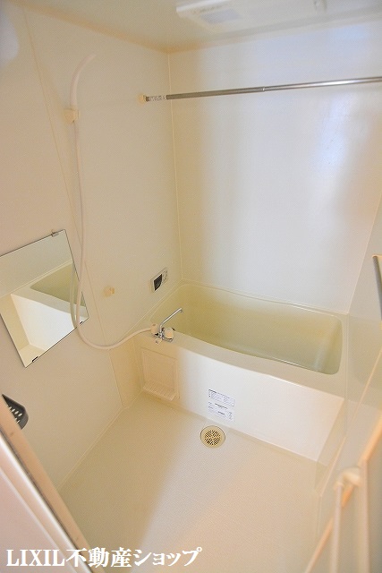 バス・シャワールーム　追い焚き＆浴室換気乾燥機付の浴室です。