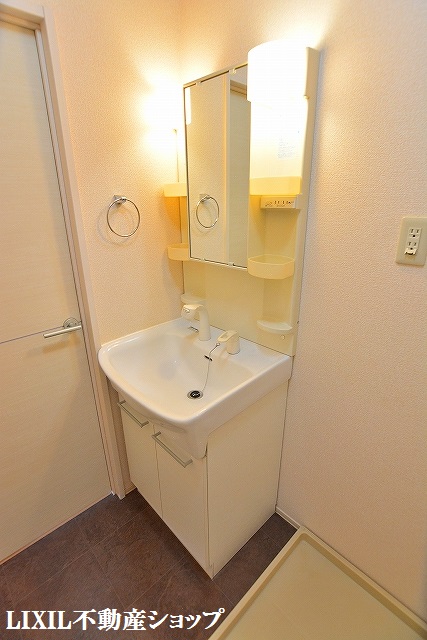 洗面設備　洗髪洗面化粧台です。