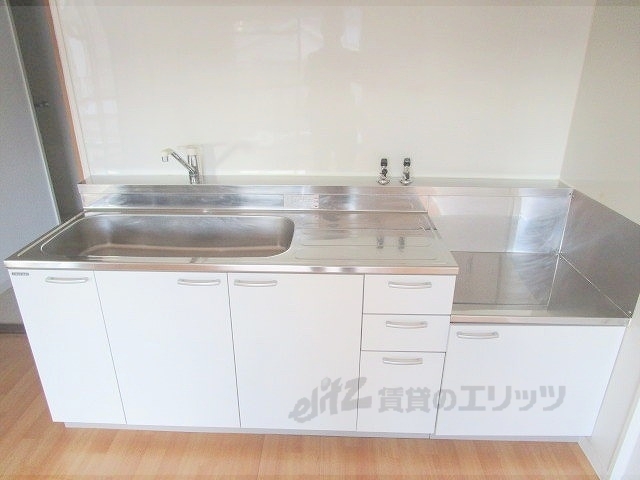 キッチン　２口コンロも置けて料理もしやすい