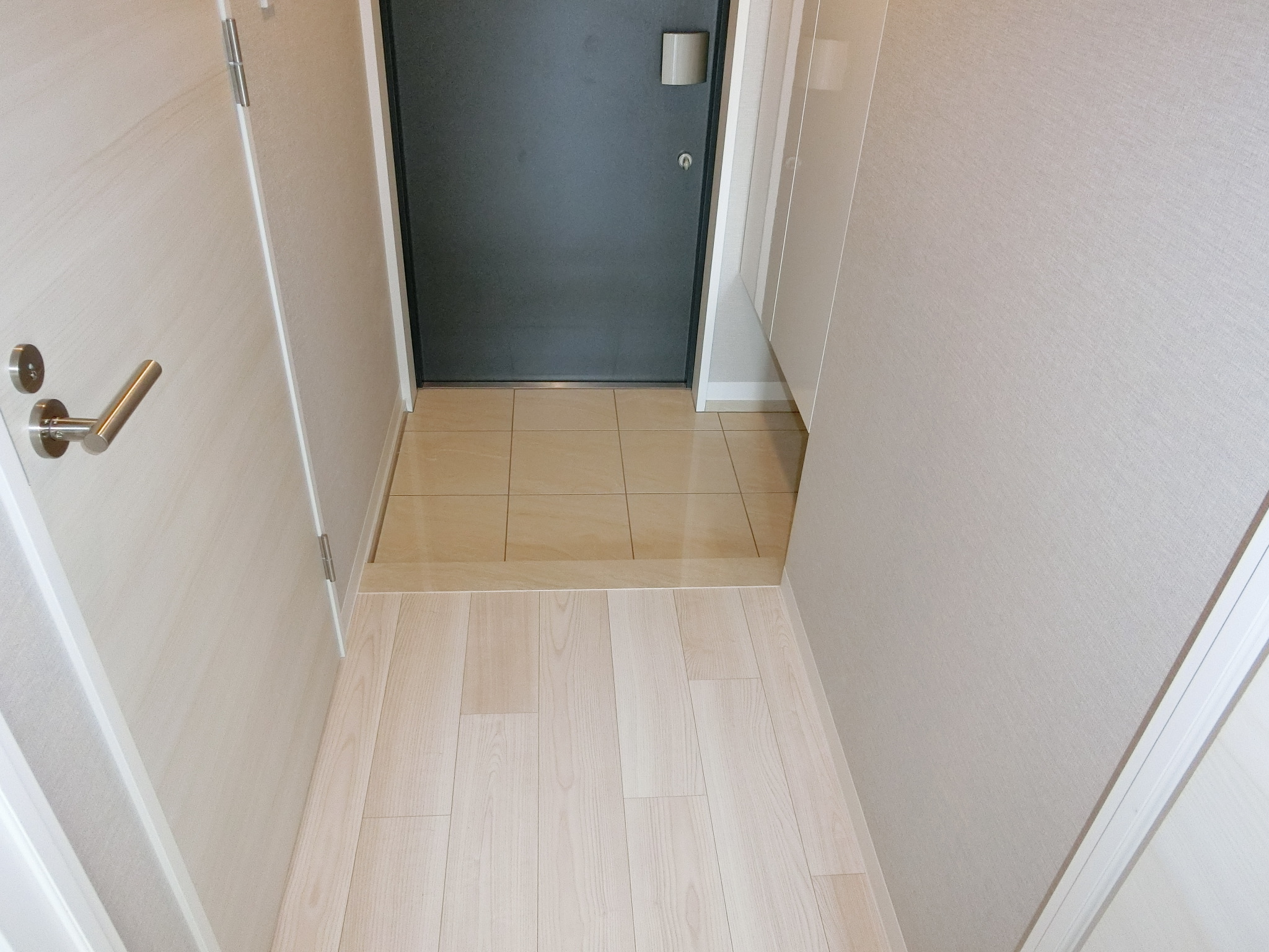 玄関　※新築時の写真です、現況を優先させていただきます