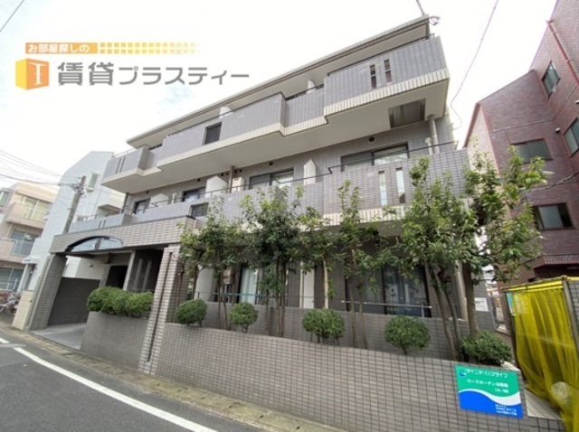 建物外観　大通りから１本入った静かな環境です