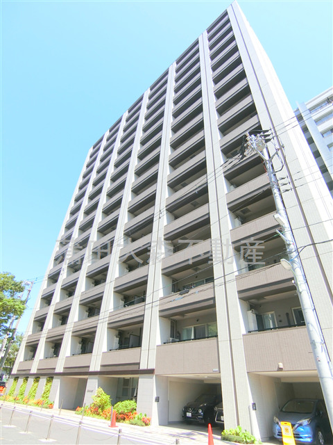 建物外観　2018年1月築　RC鉄筋コンクリート造地上15階建て総戸数