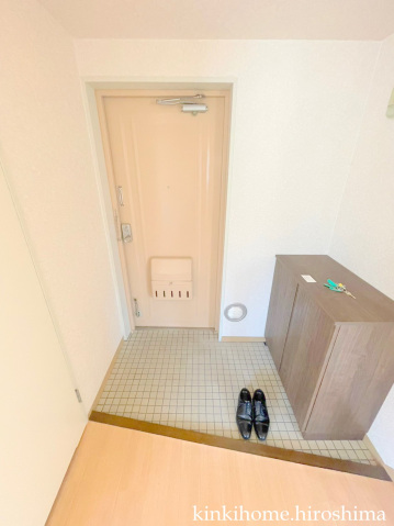 玄関　写真は別のお部屋です。※現況を優先
