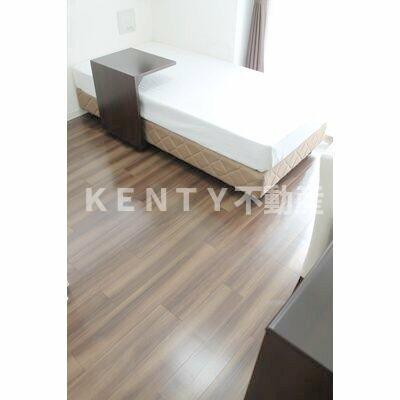 その他部屋・スペース　落ち着いた色調の寝室です