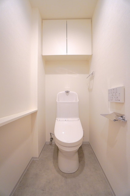 トイレ　※写真は同タイプ住戸です。