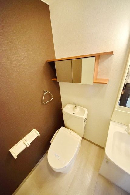 トイレ　ウォシュレット付いてます♪