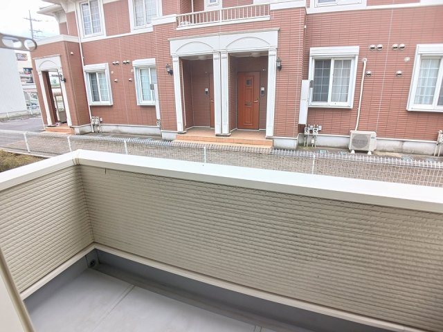 バルコニー　外からの目が気にならないバルコニーで洗濯物が干せます