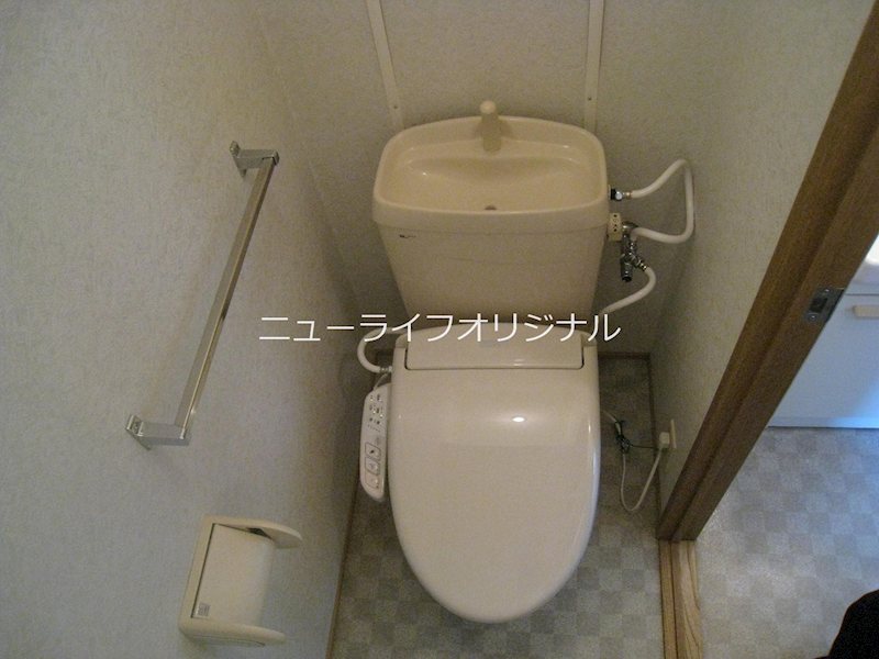 トイレ　あると嬉しい温水洗浄便座付き♪