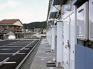 ＪＲ山陽本線 姫路駅 バス乗車時間：28分 最寄りバス停で下車 徒歩2分 2階建 築23年の玄関写真