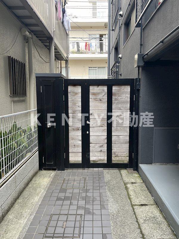 エントランス　建物の内部です