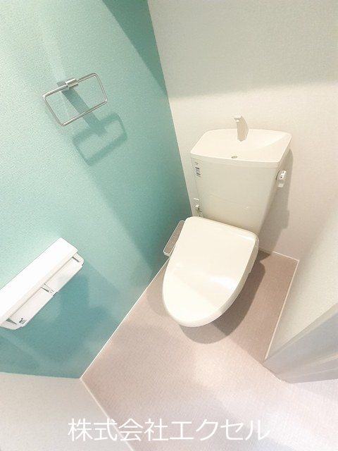 トイレ　温水洗浄便座です。