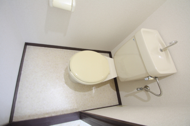 トイレ　個室のトイレで落ち着けますね