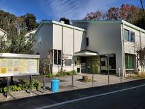 図書館　調布市立図書館若葉分館（図書館）まで848m