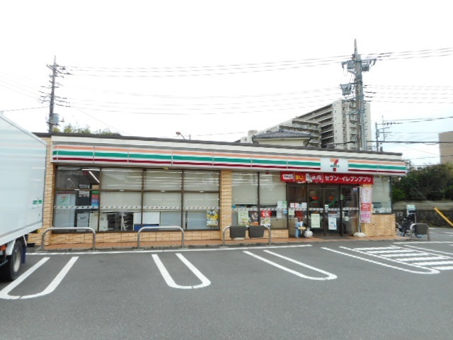 コンビニ　セブンイレブン（コンビニ）まで850m