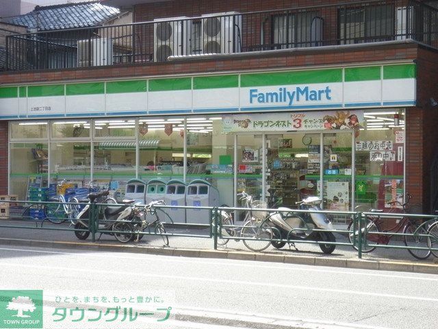 コンビニ　ファミリーマート（コンビニ）まで180m