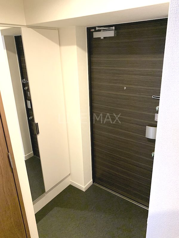 玄関　※別部屋のお写真になります
