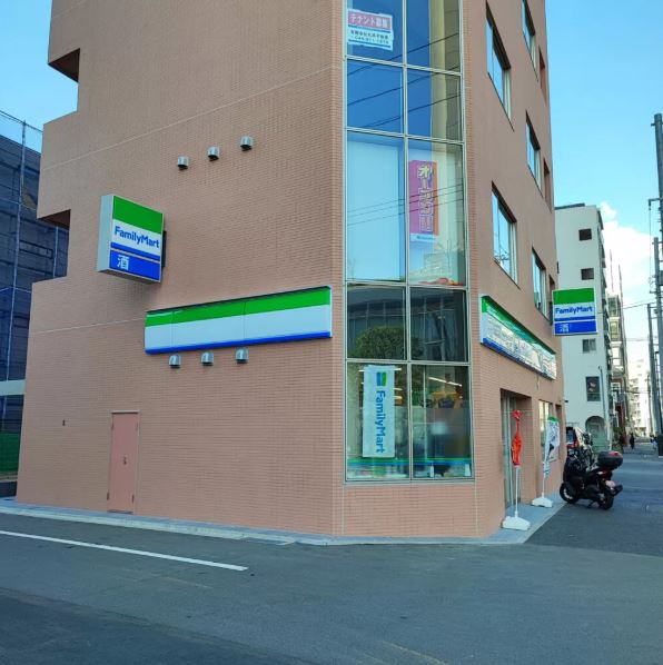 コンビニ　ファミリーマート向ヶ丘遊園北口店（コンビニ）まで215m