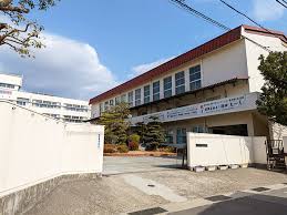 中学校　伊丹市立天王寺川中学校（中学校）まで825m
