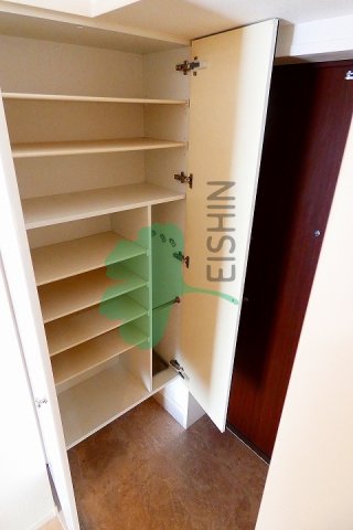 玄関　下駄箱もしっかりついてます！