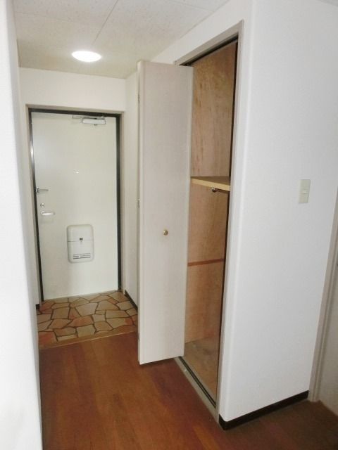 玄関　玄関収納もたっぷりです