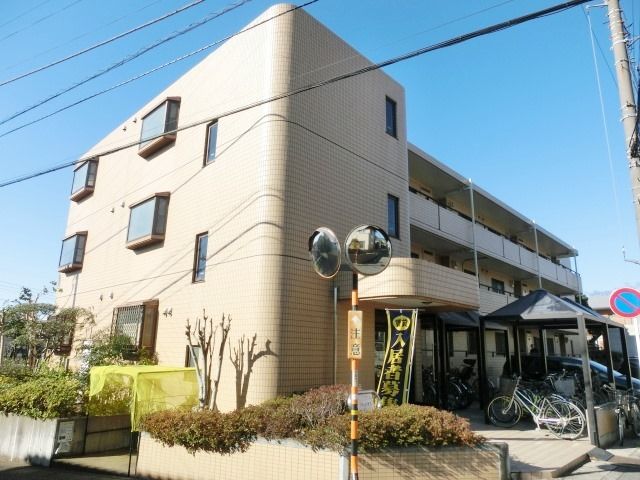 建物外観　スーパーが近く便利ですよ！