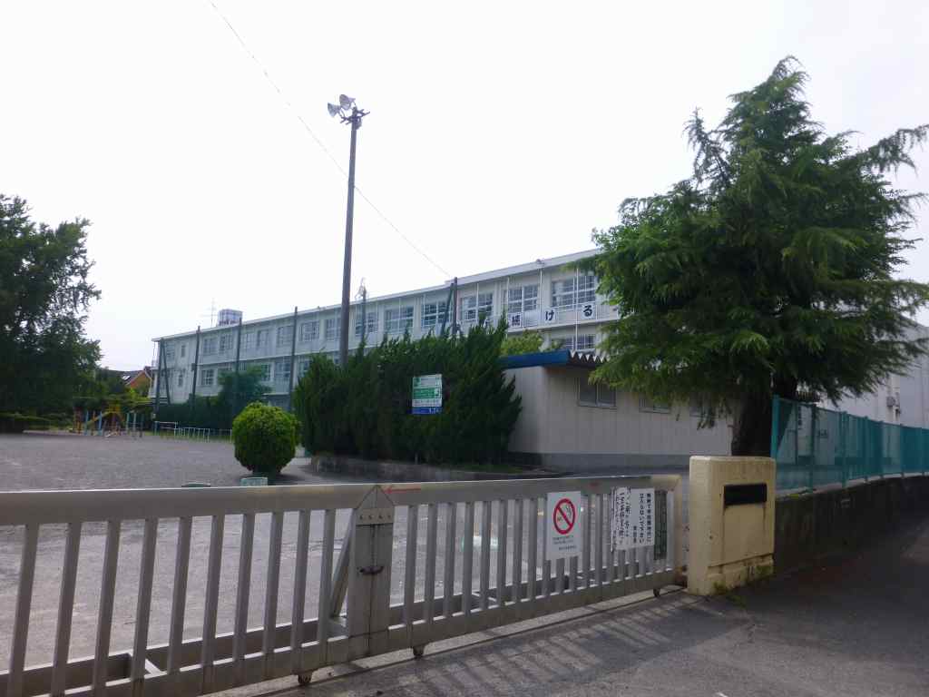 小学校　静岡市立清水不二見小学校（小学校）まで874m