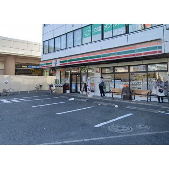 コンビニ　セブンイレブン横浜立場駅前店（コンビニ）まで489m