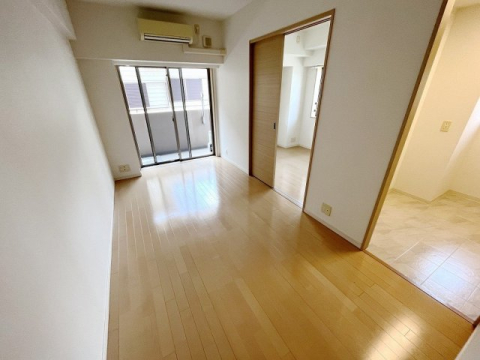 居室・リビング　別号室参考写真