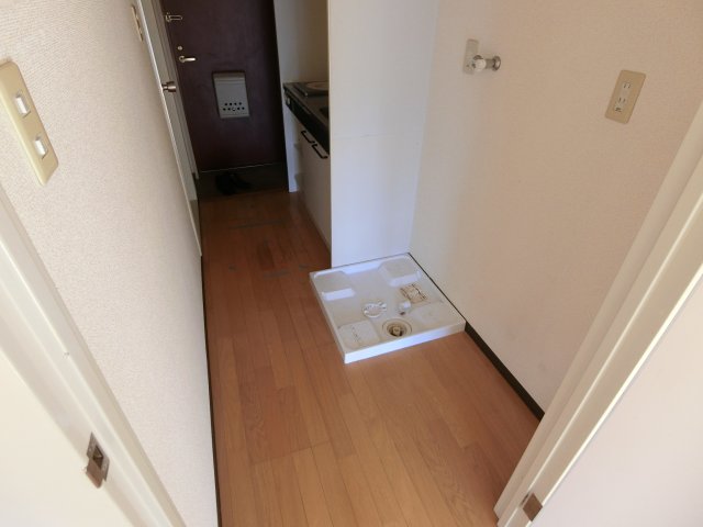 玄関　他のお部屋の参考写真となります。