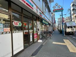 コンビニ　セブンイレブン葛飾青戸3丁目店（コンビニ）まで211m