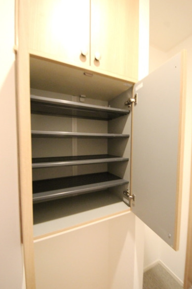 玄関　別部屋の画像を使用しております。
