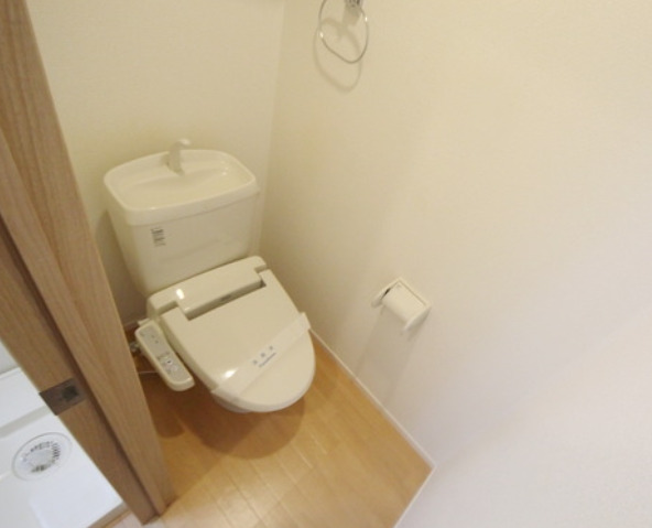 トイレ　別部屋の画像を使用しております。