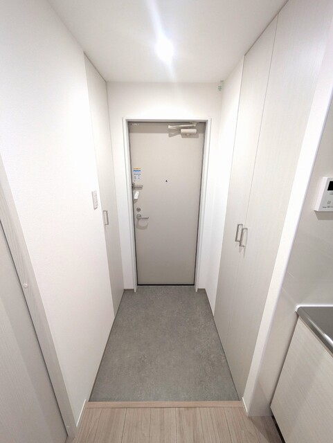 玄関　（竣工前）