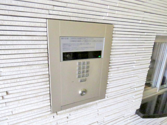 エントランス　人気のオートロック付きマンションです♪