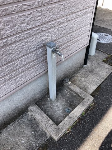 その他　室外に設置された水道で洗車が出来ます