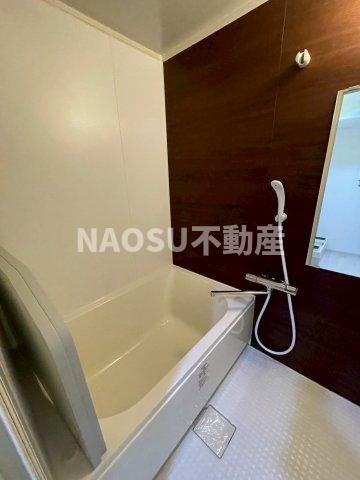 バス・シャワールーム　コンパクトで使いやすいお風呂です